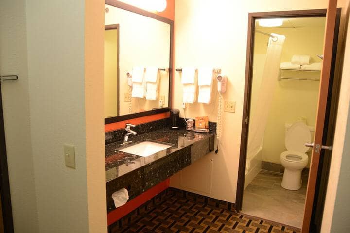 Bathroom sink