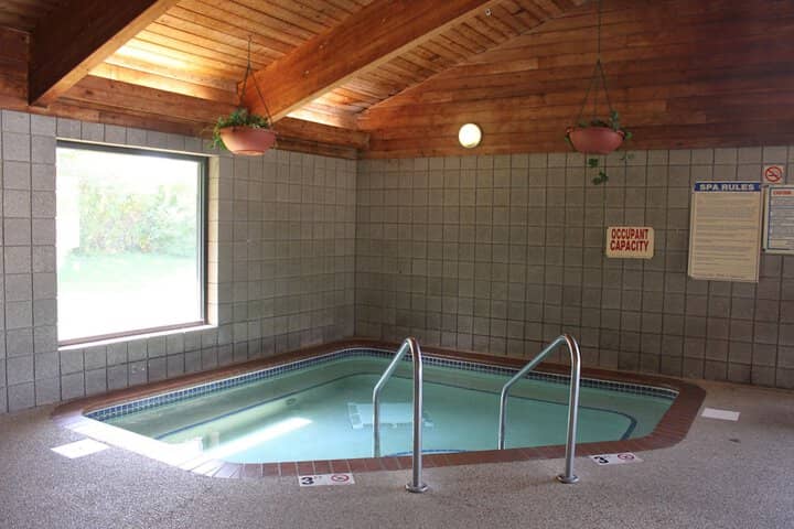 Indoor spa tub