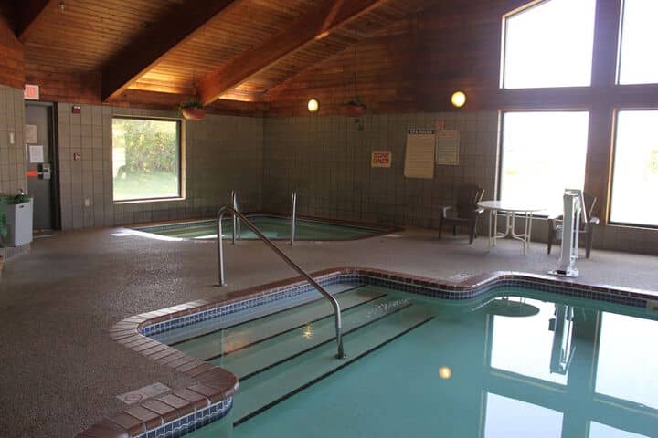 Indoor spa tub